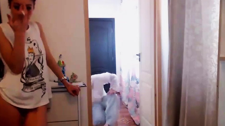 Elle paye la facture avec sa chatte (pute)