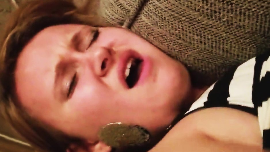 Elle souffre pour sa première sodomie (amateur)