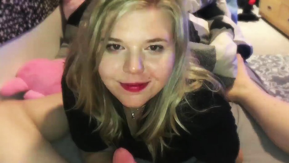 Je me fais sucer la bite par mon plan cul